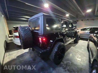 2021 Jeep Wrangler Unlimited Sahara - miniatura 4