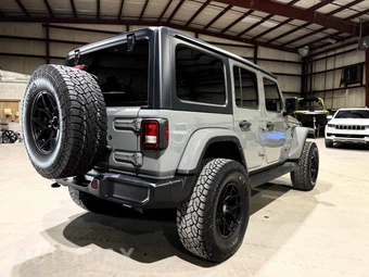 2021 Jeep Wrangler Unlimited Sahara - miniatura 5