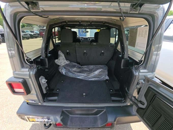 2021 Jeep Wrangler Unlimited Sahara - miniatura 14