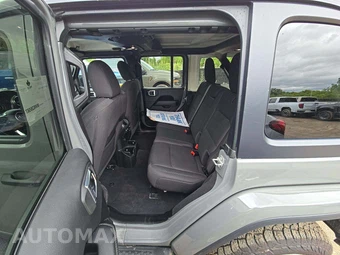 2021 Jeep Wrangler Unlimited Sahara - miniatura 13