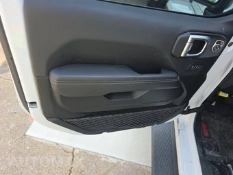 2021 Jeep Wrangler Unlimited Sahara - miniatura 9