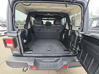 2021 Jeep Wrangler Unlimited Sahara - miniatura 14