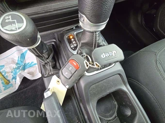 2021 Jeep Wrangler Unlimited Sahara - miniatura 8