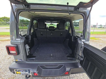 2021 Jeep Wrangler Unlimited Sahara - miniatura 11