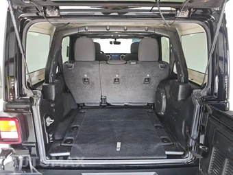 2021 Jeep Wrangler Unlimited Sahara - miniatura 16