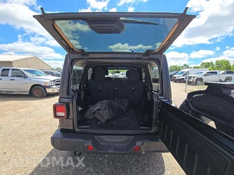 2021 Jeep Wrangler Unlimited Sahara - miniatura 11
