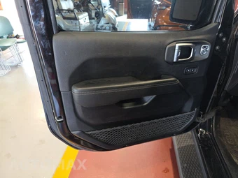 2021 Jeep Wrangler Unlimited Sahara - miniatura 9