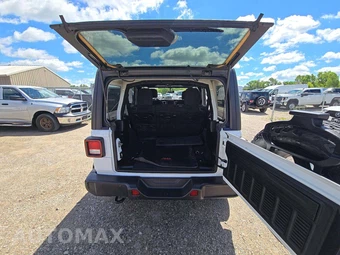 2021 Jeep Wrangler Unlimited Sahara - miniatura 11