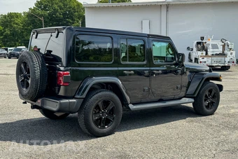 2021 Jeep Wrangler Unlimited Sahara Altitude Edition - miniatura 3