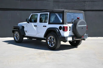 2021 Jeep Wrangler Unlimited Sport - miniatura 4