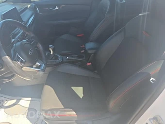 2021 Kia Forte GT – miniatura 13