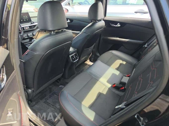 2021 Kia Forte GT - miniatura 13
