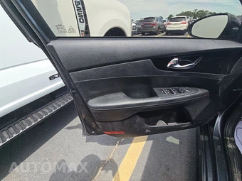 2021 Kia Forte GT - miniatura 9