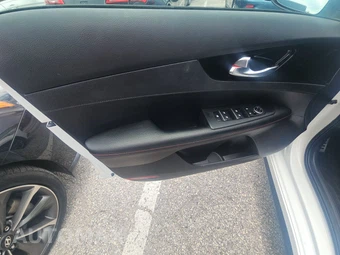 2021 Kia Forte GT – miniatura 9