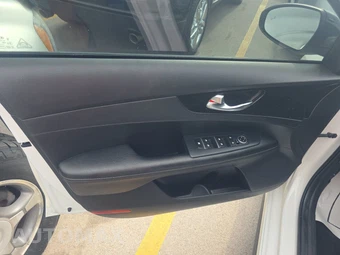 2021 Kia Forte GT-Line – miniatura 9
