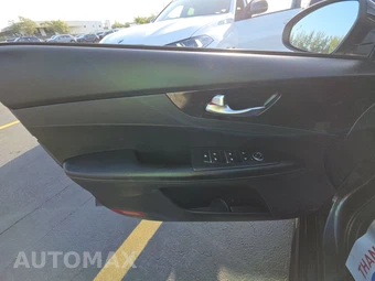 2021 Kia Forte GT-Line – miniatura 9