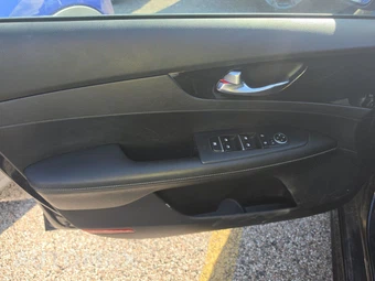 2021 Kia Forte GT-Line – miniatura 9