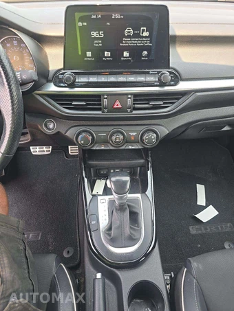 2021 Kia Forte GT-Line – miniatura 10