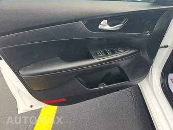 2021 Kia Forte GT-Line - miniatura 9