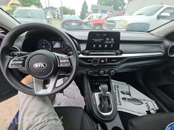 2021 Kia Forte LXS - miniatura 10