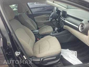 2021 Kia Forte LXS – miniatura 8