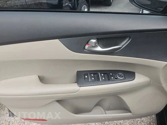 2021 Kia Forte LXS – miniatura 9