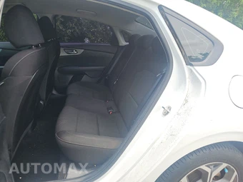 2021 Kia Forte LXS – miniatura 13