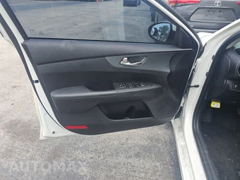2021 Kia Forte LXS – miniatura 9