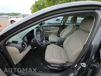 2021 Kia Forte LXS – miniatura 7