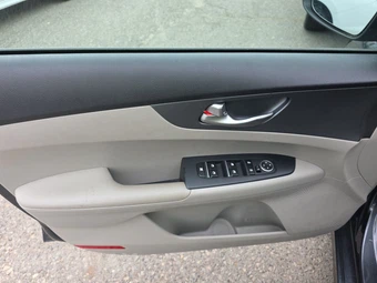 2021 Kia Forte LXS – miniatura 9