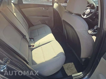 2021 Kia Forte LXS – miniatura 16