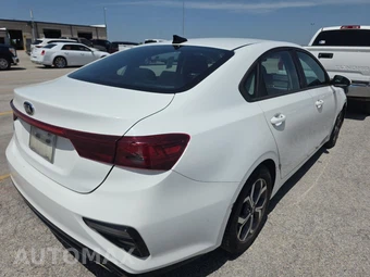 2021 Kia Forte LXS – miniatura 4