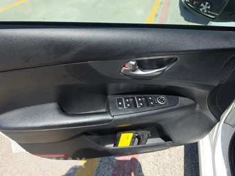 2021 Kia Forte LXS – miniatura 9