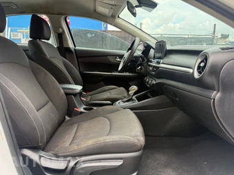 2021 Kia Forte LXS - miniatura 10
