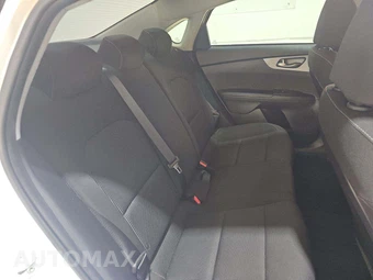2021 Kia Forte LXS – miniatura 16