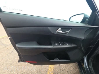 2021 Kia Forte LXS - miniatura 9