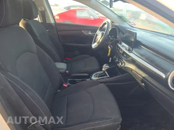 2021 Kia Forte LXS – miniatura 8