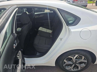 2021 Kia Forte LXS – miniatura 10