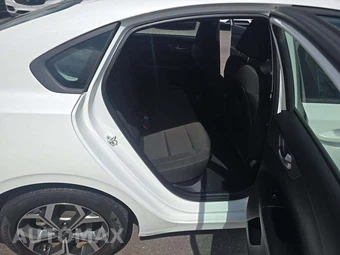 2021 Kia Forte LXS – miniatura 13