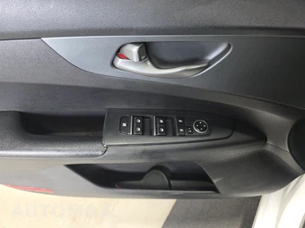 2021 Kia Forte LXS - miniatura 9
