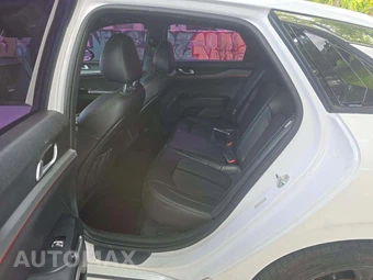 2021 Kia K5 GT-Line – miniatura 10