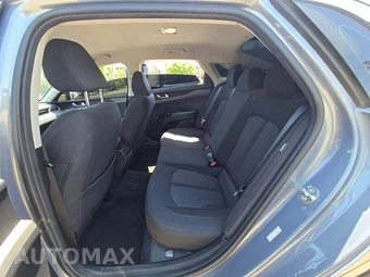 2021 Kia K5 LX – miniatura 13
