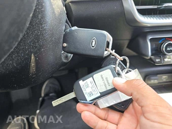 2021 Kia K5 LX – miniatura 8