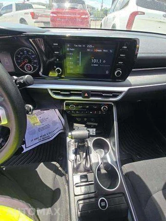 2021 Kia K5 LX – miniatura 10