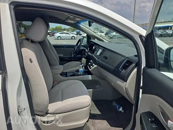 2021 Kia Sedona LX 120.5" WB - miniatura 8