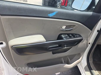 2021 Kia Sedona LX 120.5" WB - miniatura 9