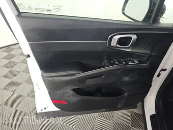 2021 Kia Sorento S – miniatura 9