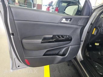 2021 Kia Sportage EX - miniatura 9