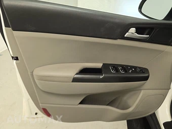 2021 Kia Sportage LX - miniatura 9