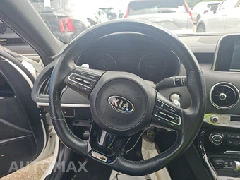 2021 Kia Stinger GT-Line – miniatura 10